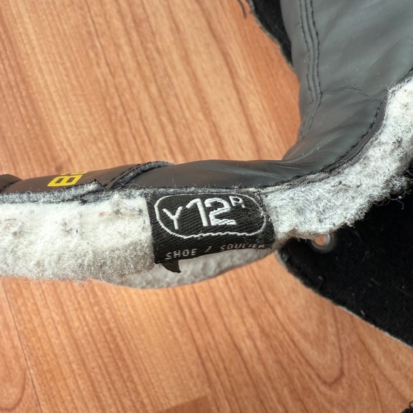 Bauer youth hockey skates size 12 - Picture 3 of 4